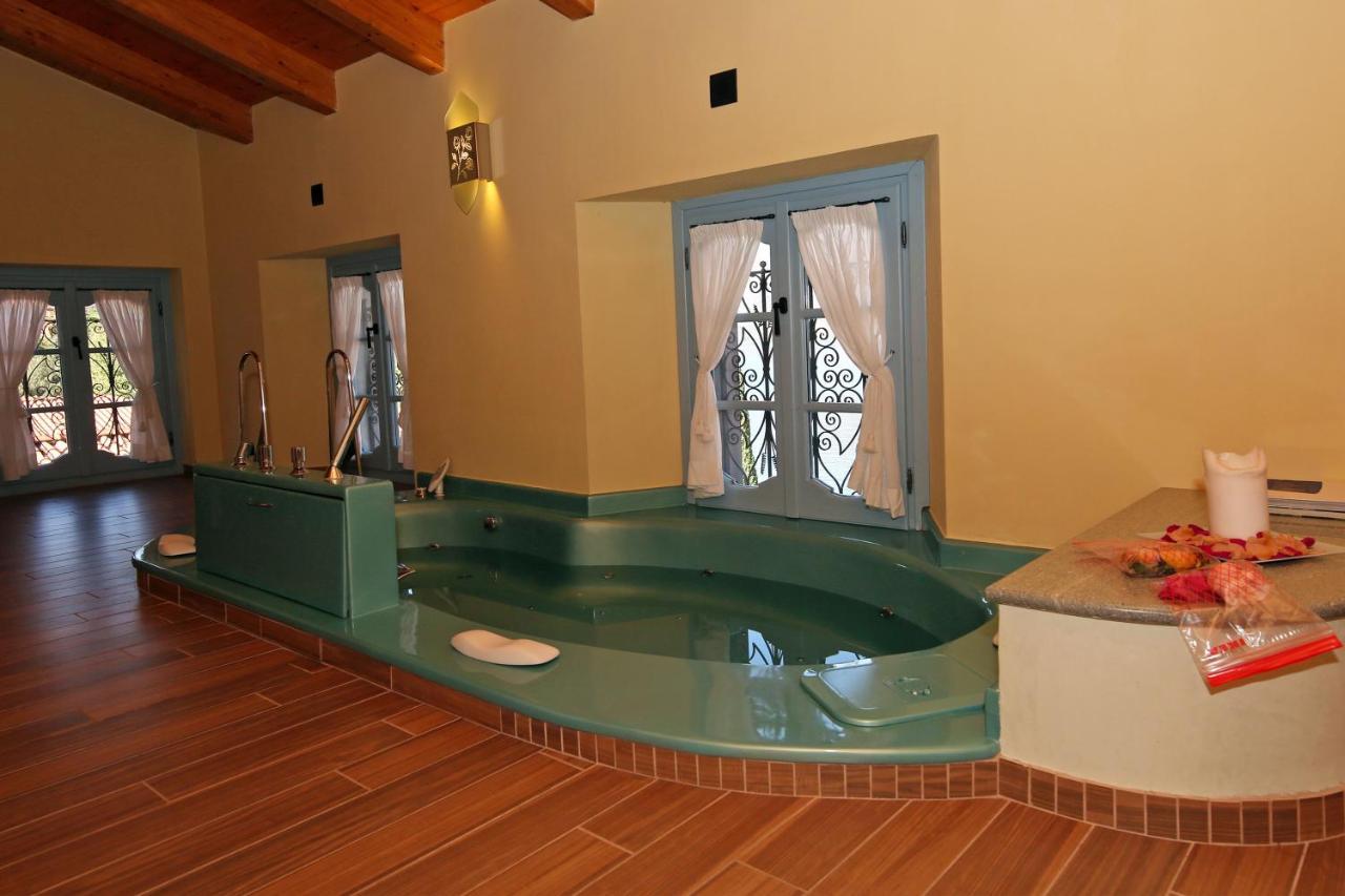 Palazzo Del Vicere Aparthotel Lezzeno Bagian luar foto