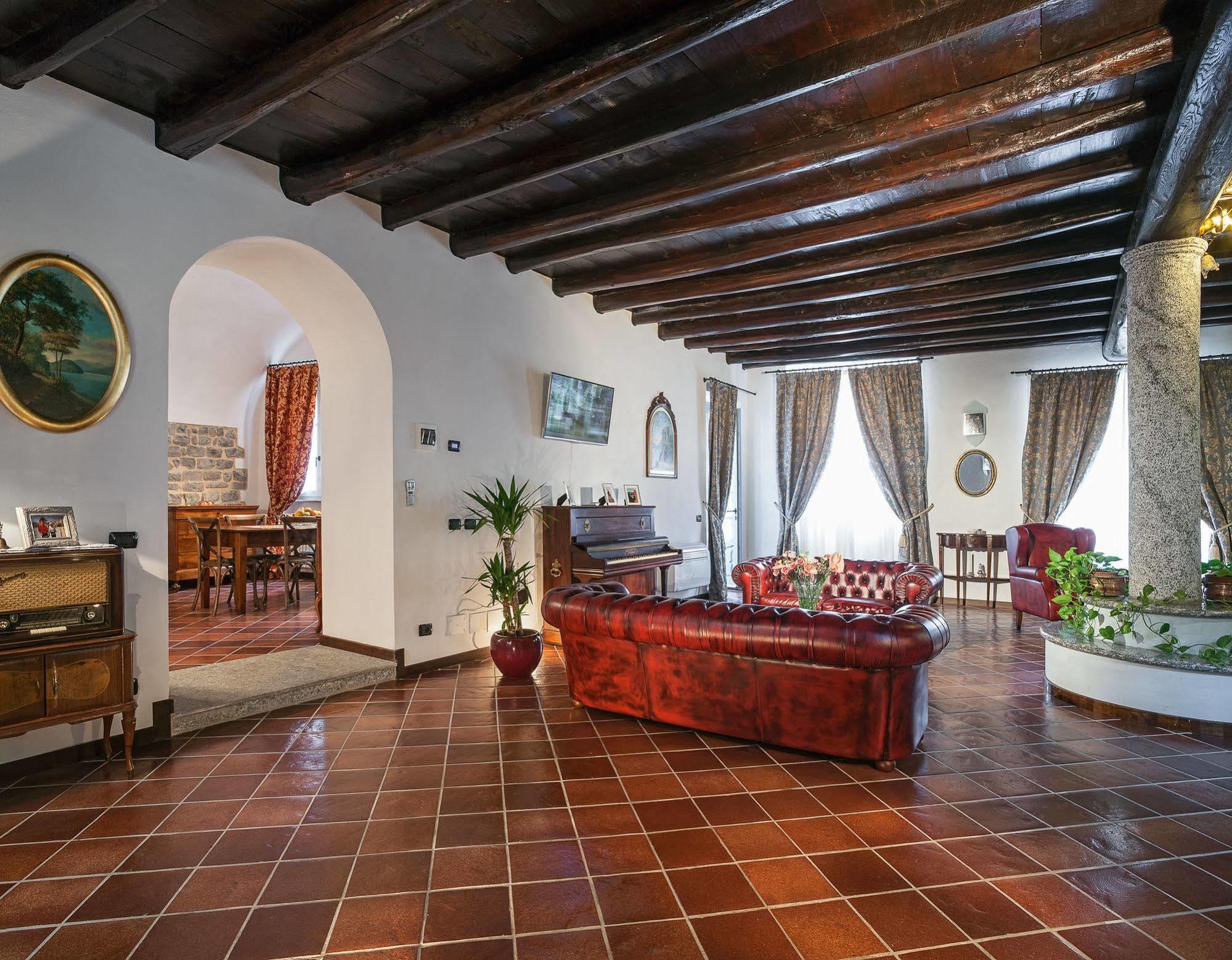 Palazzo Del Vicere Aparthotel Lezzeno Bagian luar foto
