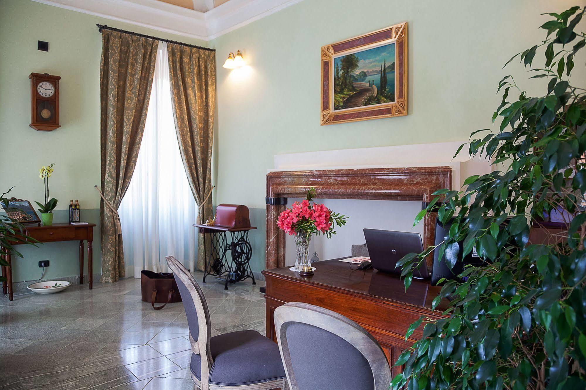 Palazzo Del Vicere Aparthotel Lezzeno Bagian luar foto