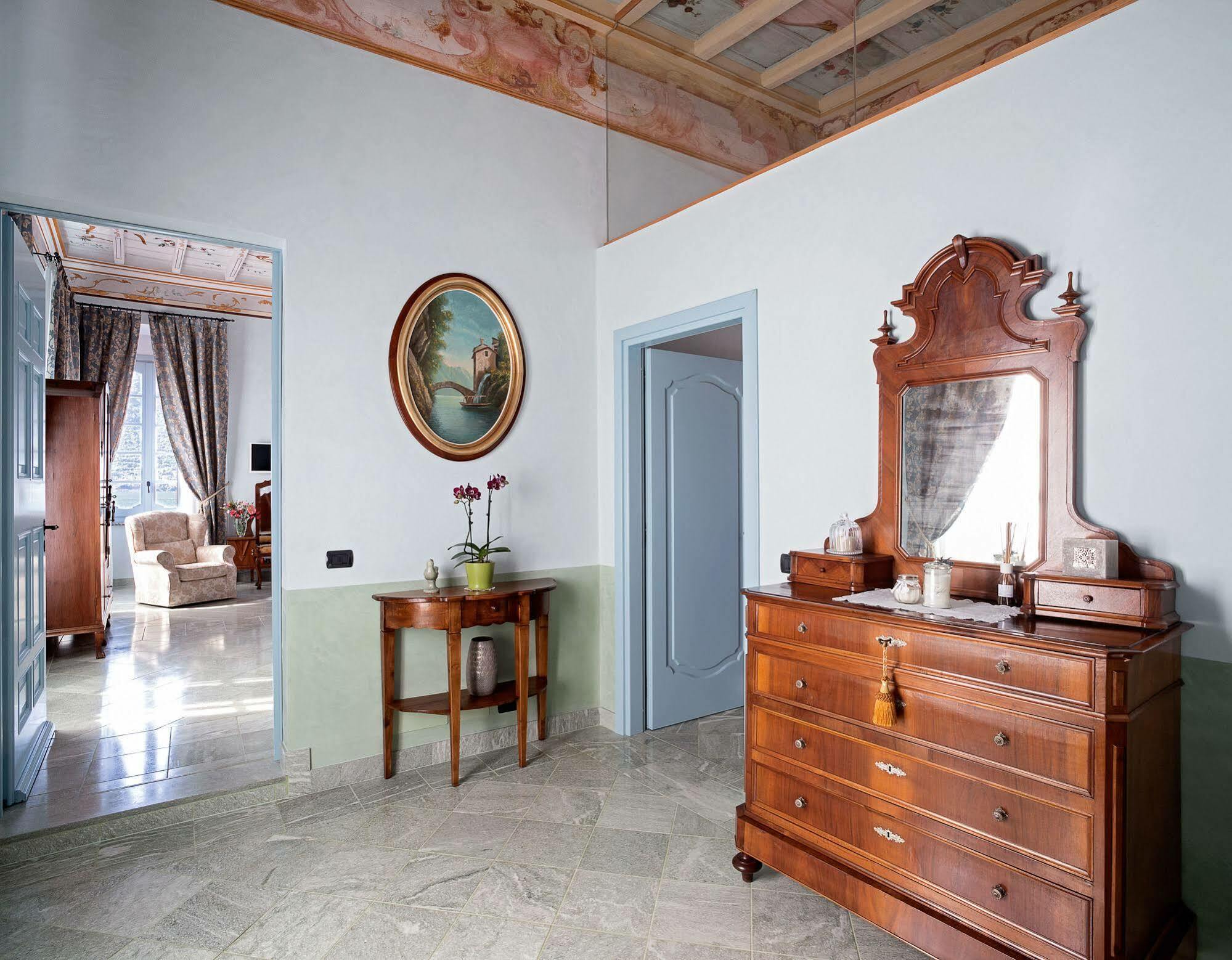 Palazzo Del Vicere Aparthotel Lezzeno Bagian luar foto