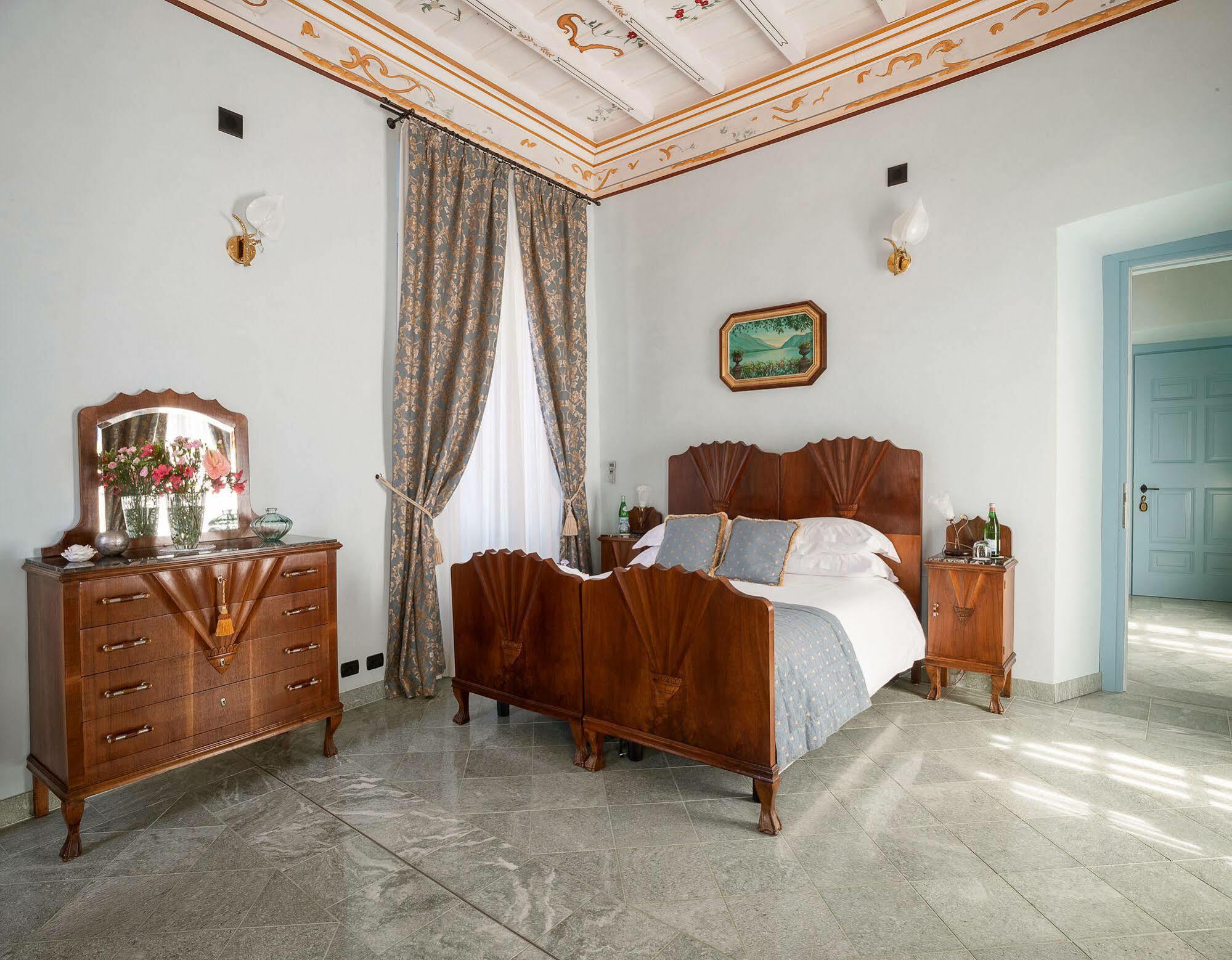 Palazzo Del Vicere Aparthotel Lezzeno Bagian luar foto