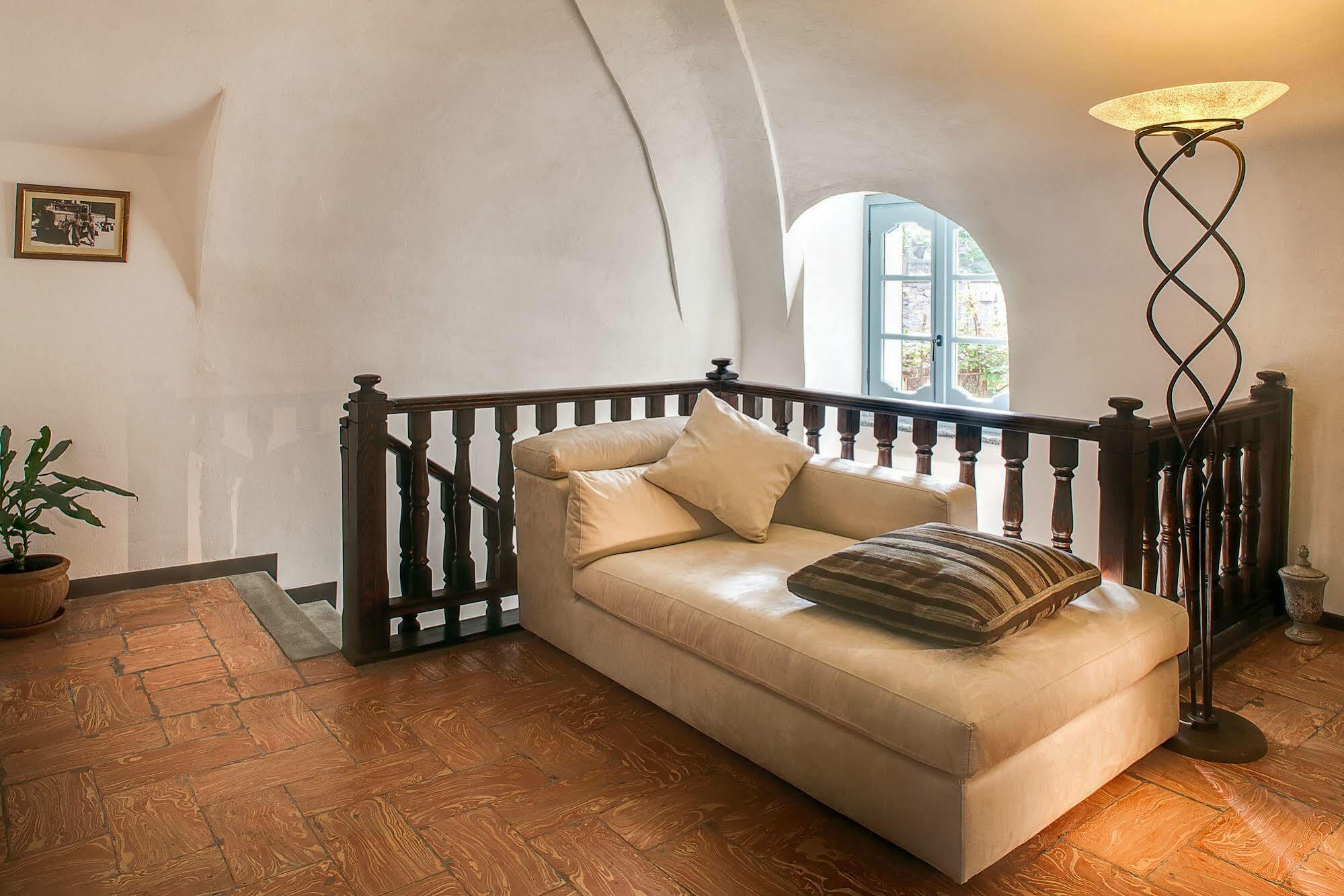 Palazzo Del Vicere Aparthotel Lezzeno Bagian luar foto