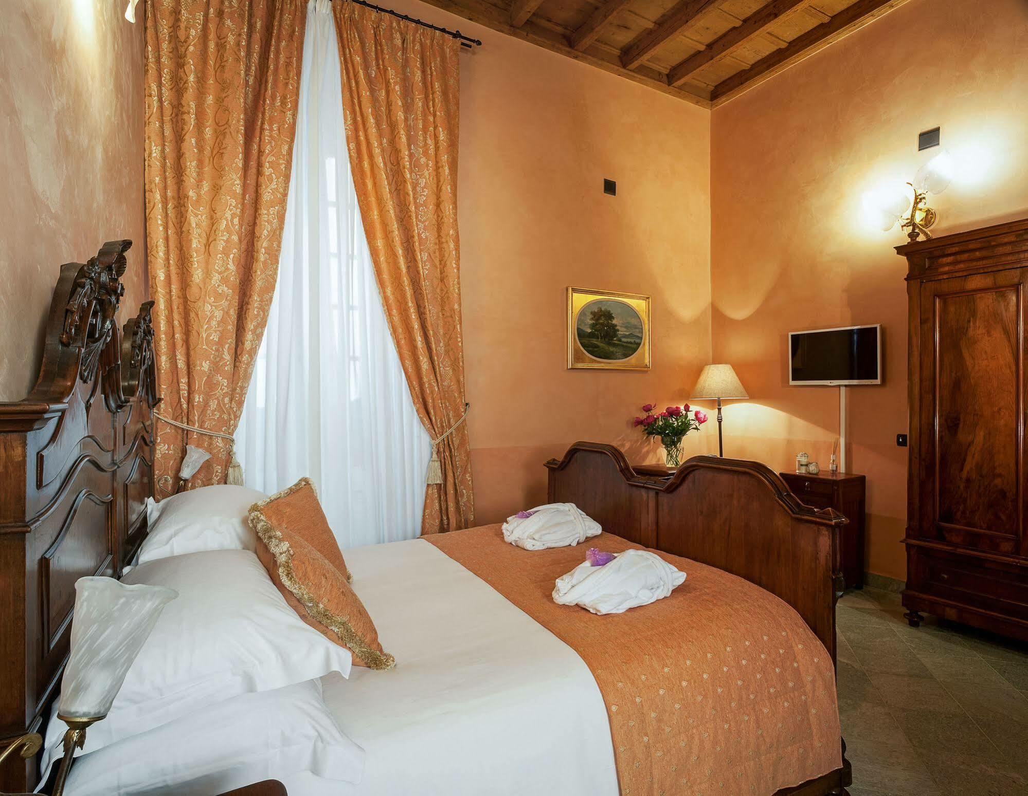 Palazzo Del Vicere Aparthotel Lezzeno Bagian luar foto