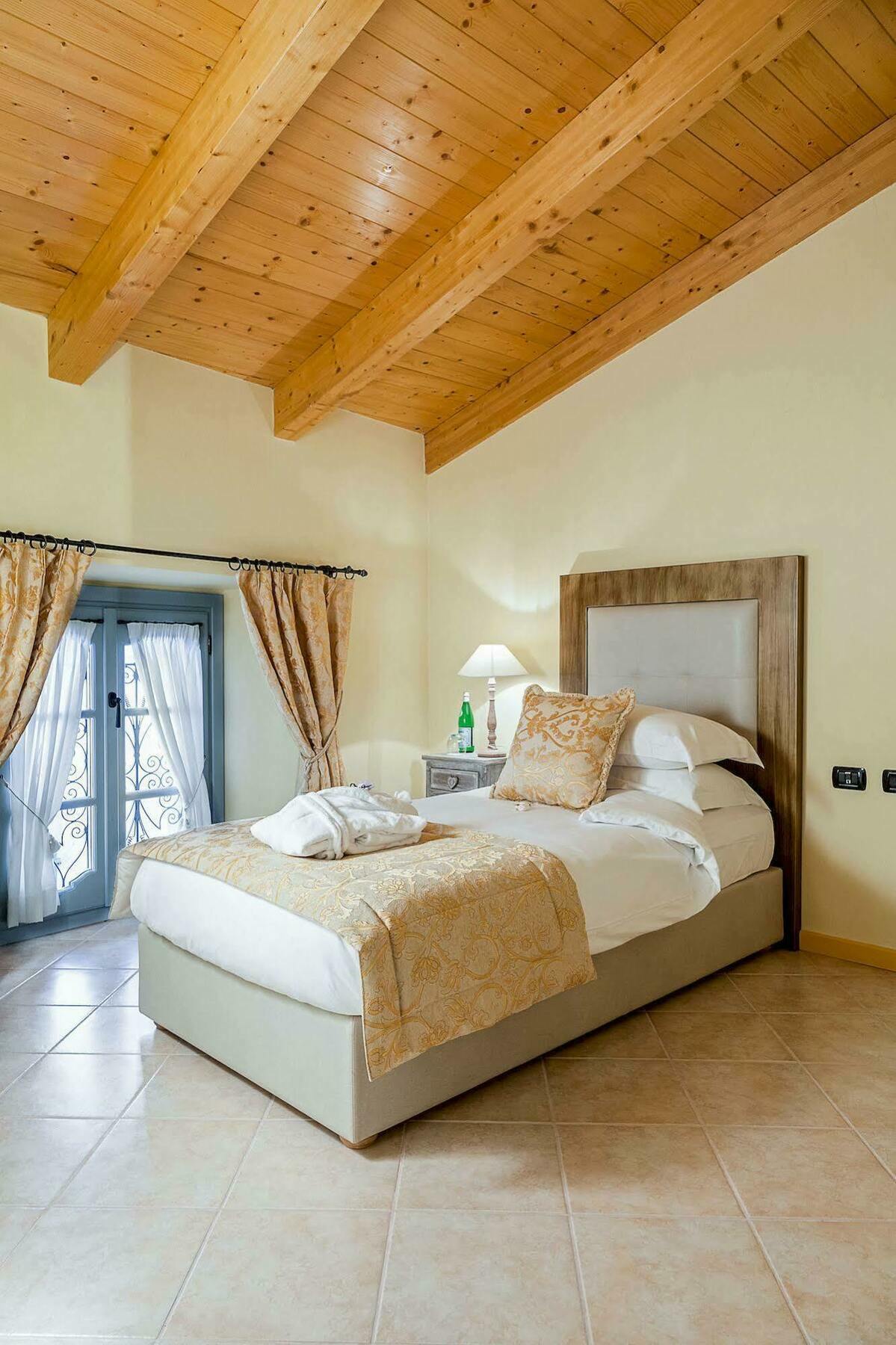 Palazzo Del Vicere Aparthotel Lezzeno Bagian luar foto
